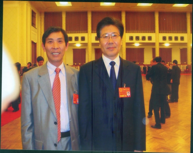 中央政治局委員、新疆自治區(qū)委書記